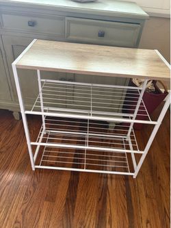 Shoe storage rack