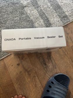 Portable vacuum sealer set