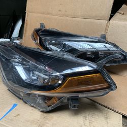 Headlights Toyota Corolla 2017-19