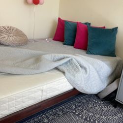 Foldable futon with 8 inch memory foam mattress