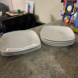 Modern White Square Dinner Plates – Set of 7 (3 Large + 4 Medium)