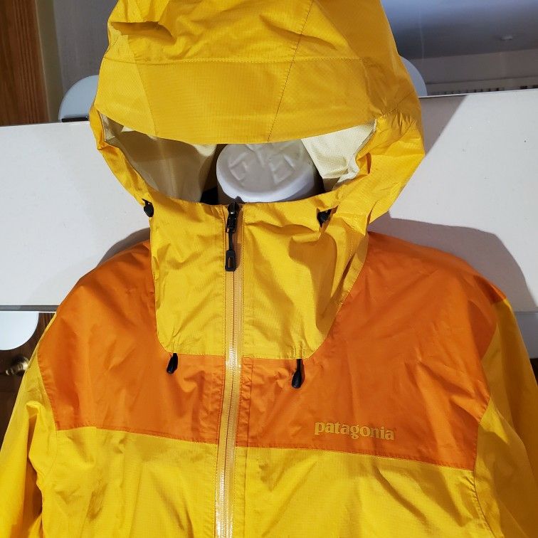 Patagonia Men's H2No Torrenshell Rain Jacket (L)