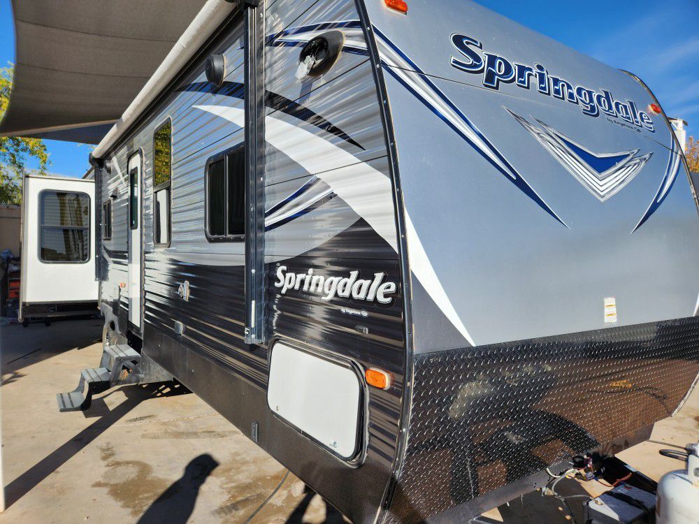 2018 Keystone Springdale 32ft rear living trailer 2 slides delivered