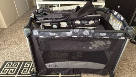 Muv Pack & Play with Changing Table & Bassinet
