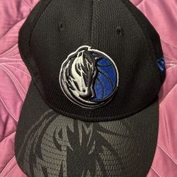 Dallas Mavericks Adults Size Medium/large Hat 