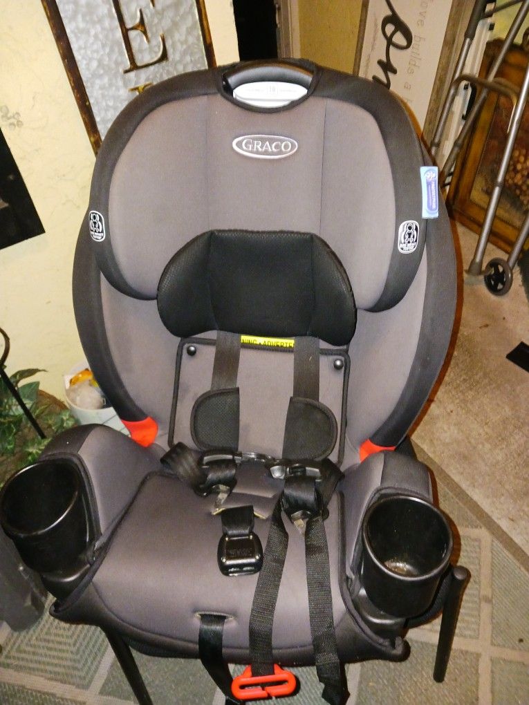 2 Like New Graco Toddlers Car Seats 25 Each Firm