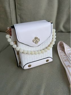White/cream women’s leather purse crossbody bag with 2 straps Brand new  Approx 7” x 7” x 4”