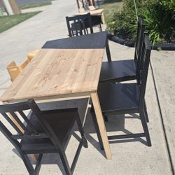 4 Dining Chairs × 1 Dining Table