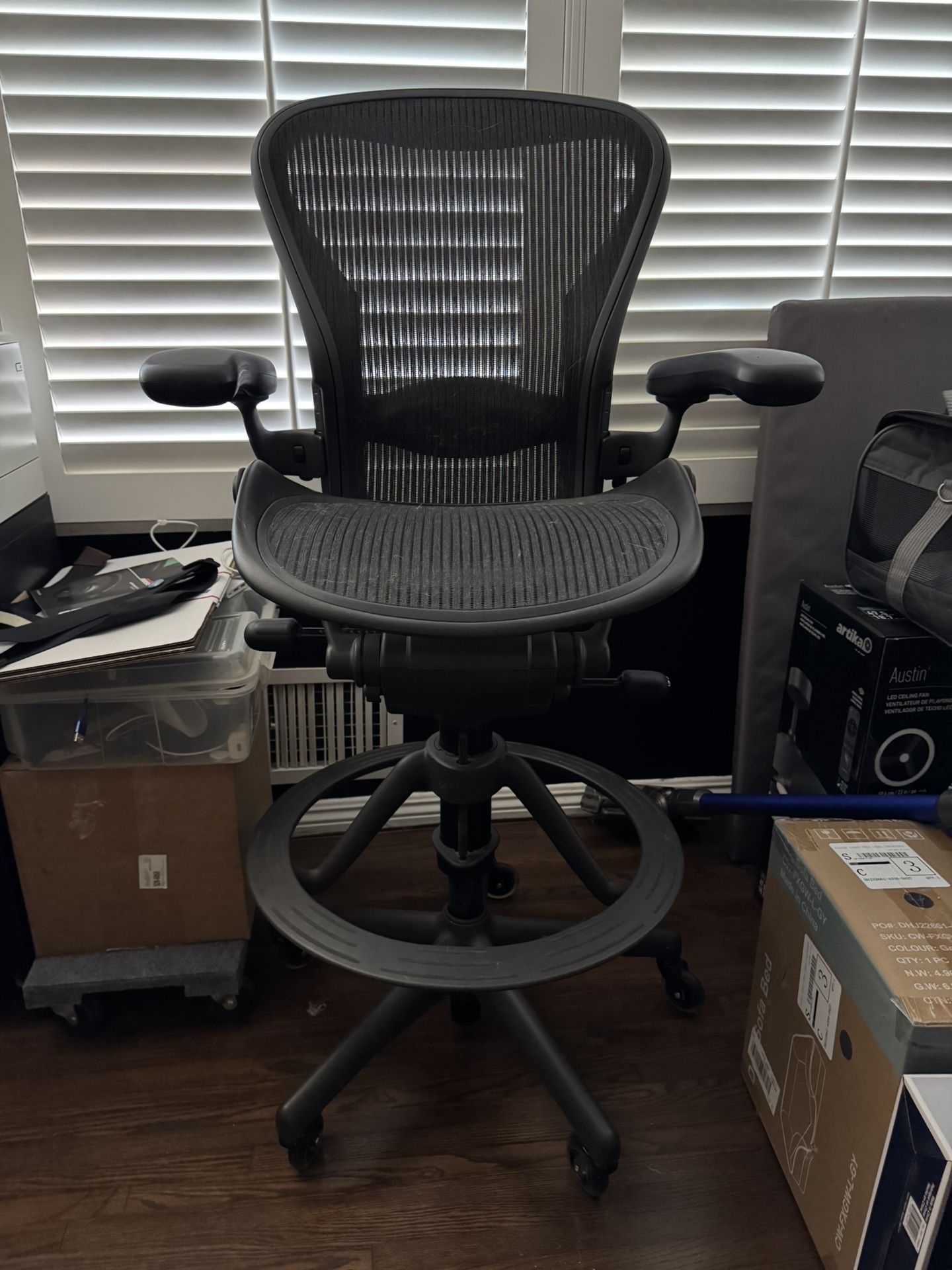 Aeron Drafting Stool (bar height) by Herman Miller