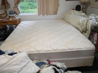 Cal King bed. Excellent Good condition. 300 OBO