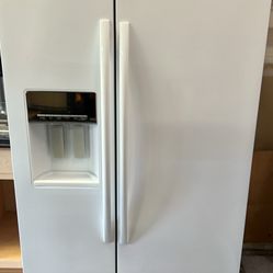 Whirlpool side-by-side fridge freezer
