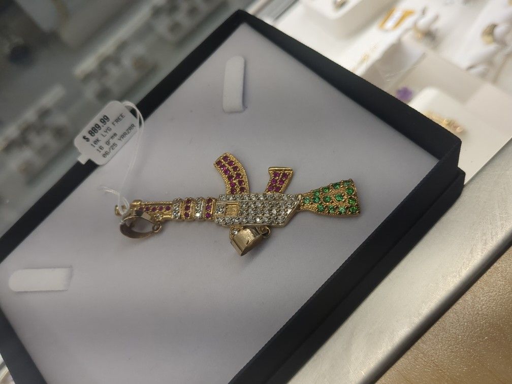 10k Gold Pendant 16 Gems Layway Available 10 Down If You Interested Please Ask For Maribel Thank You