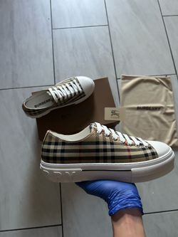 Men Burberry Shoes Size 9