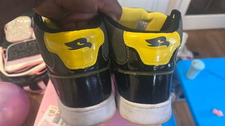 Free size 13 Black and Yellow Hawk shoes