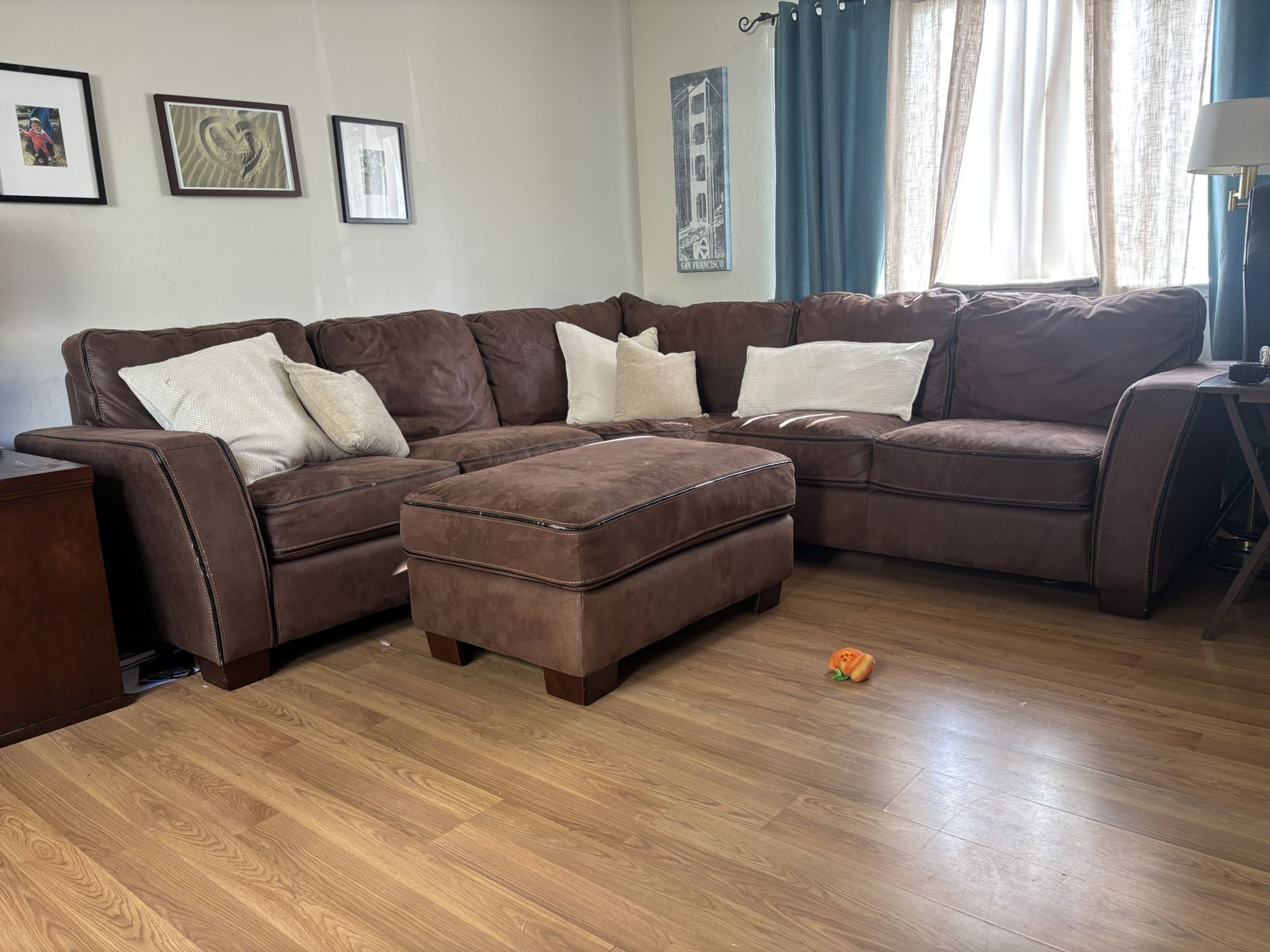 Large L Shaped Sectional Couch 