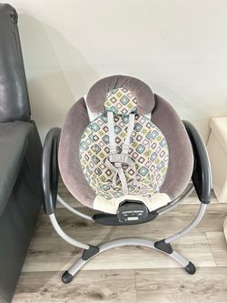 Graco Baby Glider Bouncer Seat with Soothing Vibration