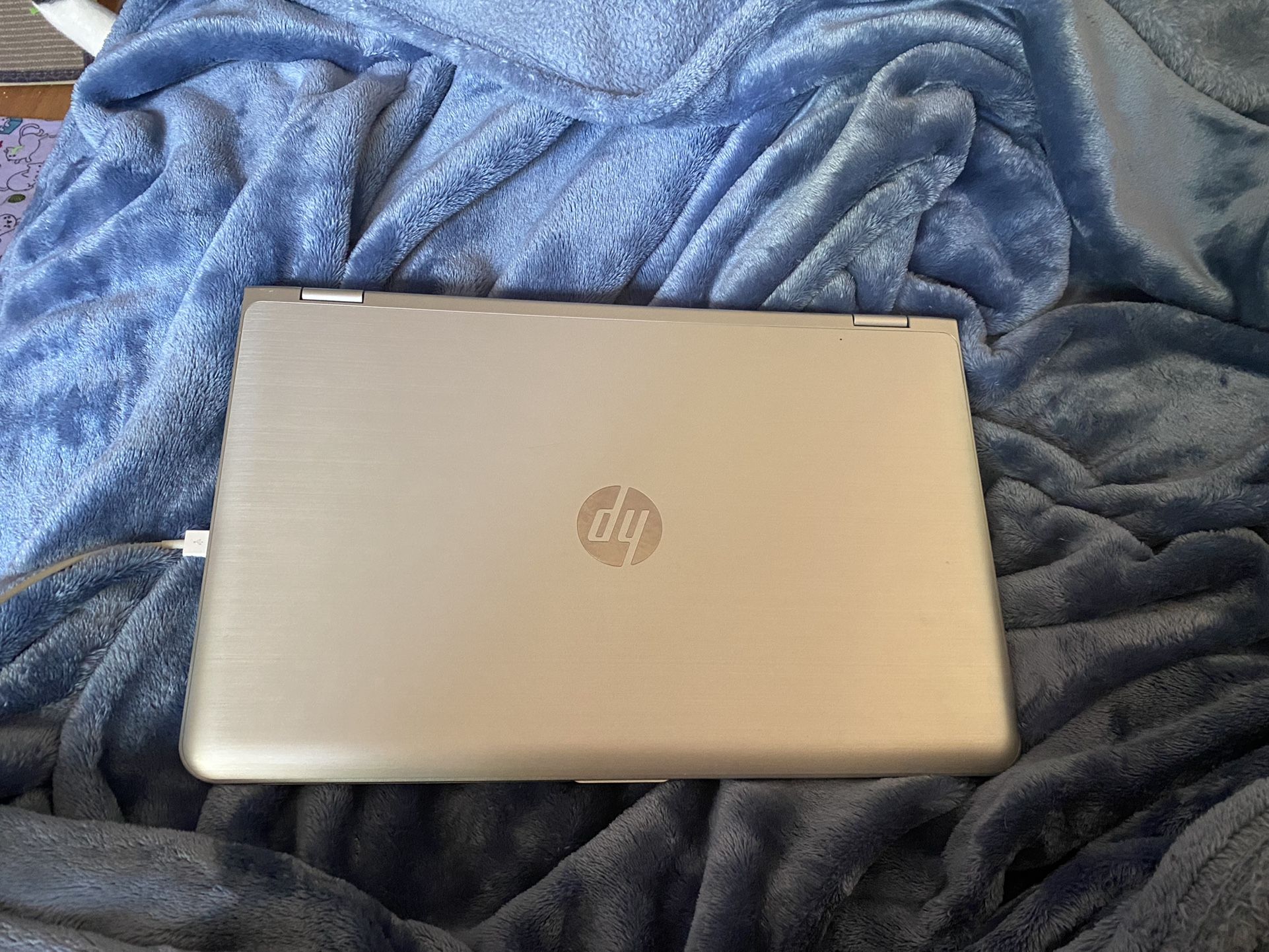 HQ Reversible Laptop 20 Inch, 2021