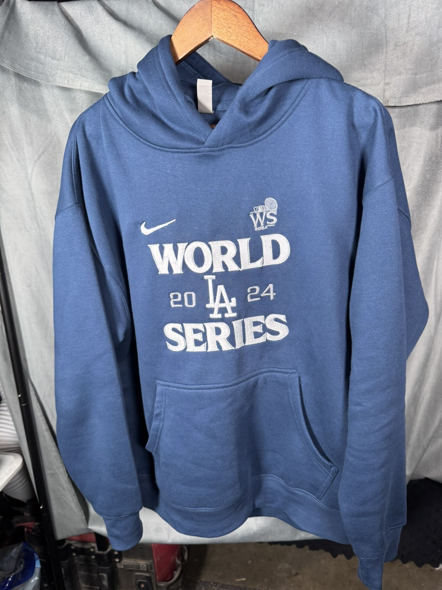 Los Angeles Dodgers Embroidered Sweatshirt
