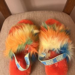 UGG WOMENS FLUFF SLIPPERS SIZE 5