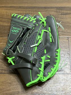 Franklin youth basketball glove, size 10.5”, right hand thrown