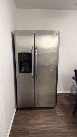 Refrigerator (Frigidaire)