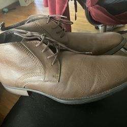 $25, Men’s shoes size 10