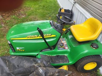 La133 John Deere riding lawn mower