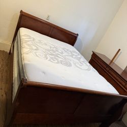 Beautiful Queen Size BedroomSet 