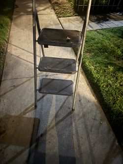 Escalera de  3   Pies   bien fuerte