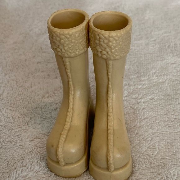 Bratz Wintertime Wonderland Dana Doll Beige Shoes Boots