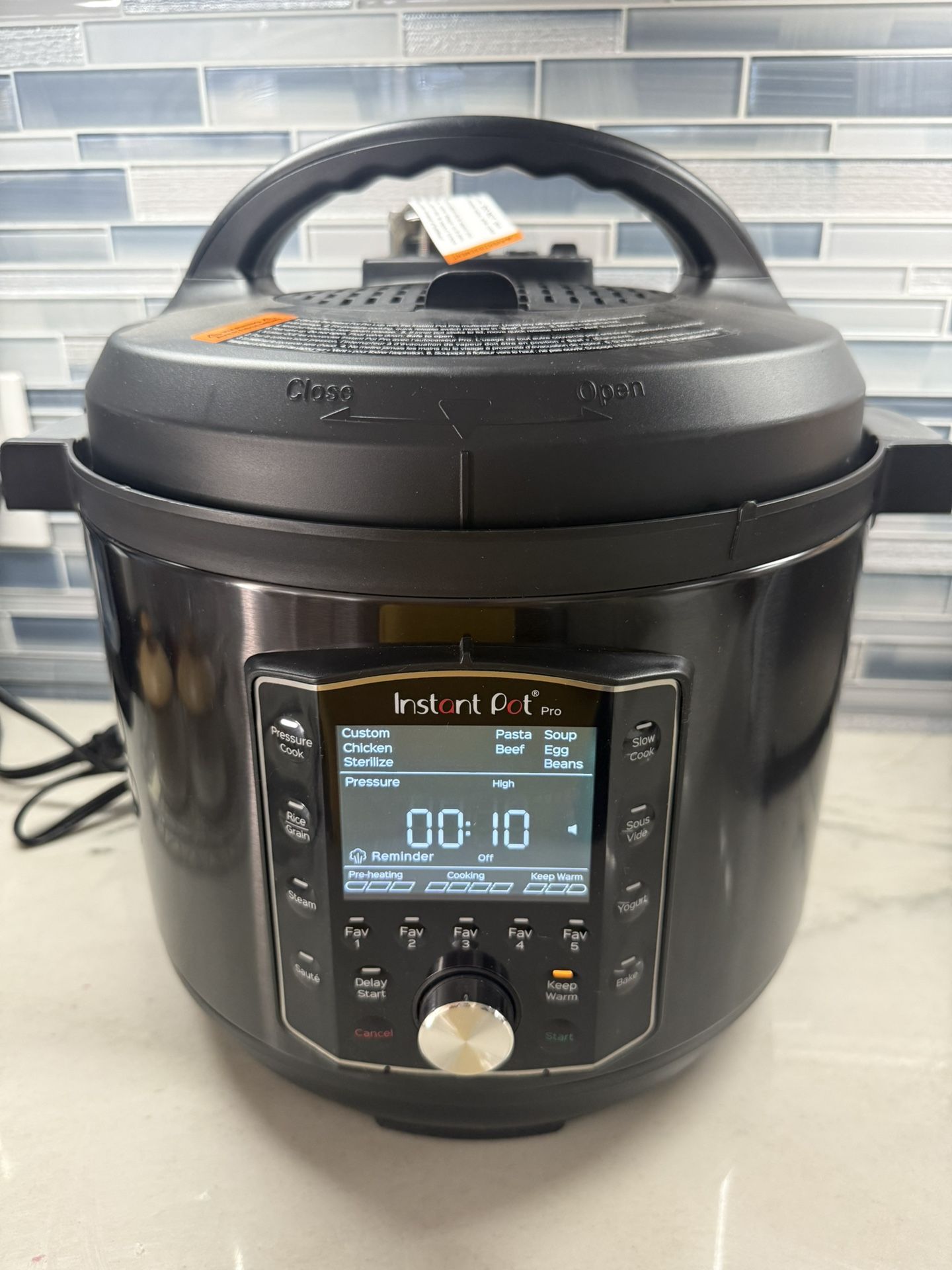 Instant Pot Pro (8 QT) 10-in-1 Pressure Cooker, Slow Cooker, Rice/Grain Cooker, Steamer, Sauté, Sous Vide, Yogurt Maker, Sterilizer, and Warmer, Inclu