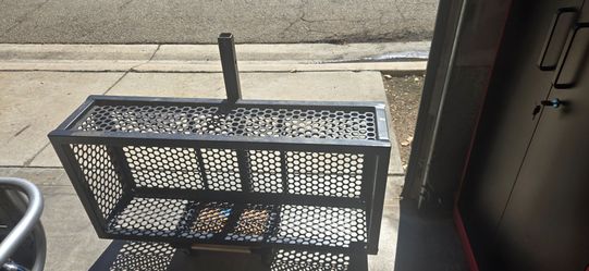 Truck hitch basket
