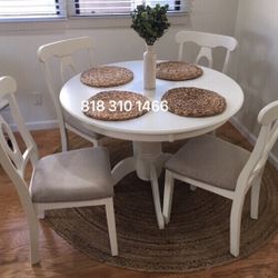 Beautiful! 5- Pc Round Dining Set ( Table + 4 Chairs)