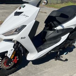 Scooter 150cc Tittle 