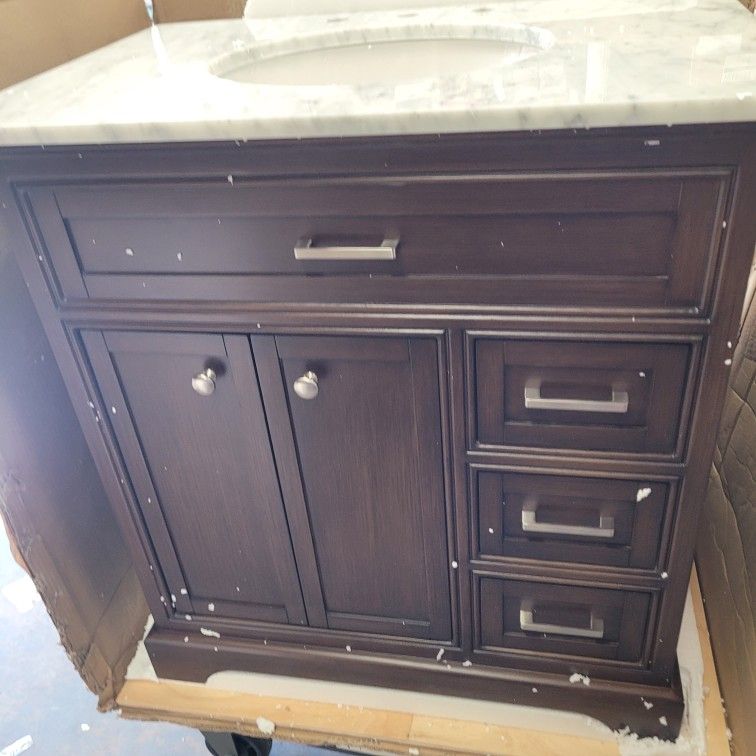 Americana 32 inch Single bathroom vanity in Teak -