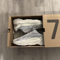 Yeezy 700 Static size 9.5