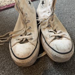 Women’s Converse shoes size 8