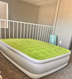 Air mattress with Pump