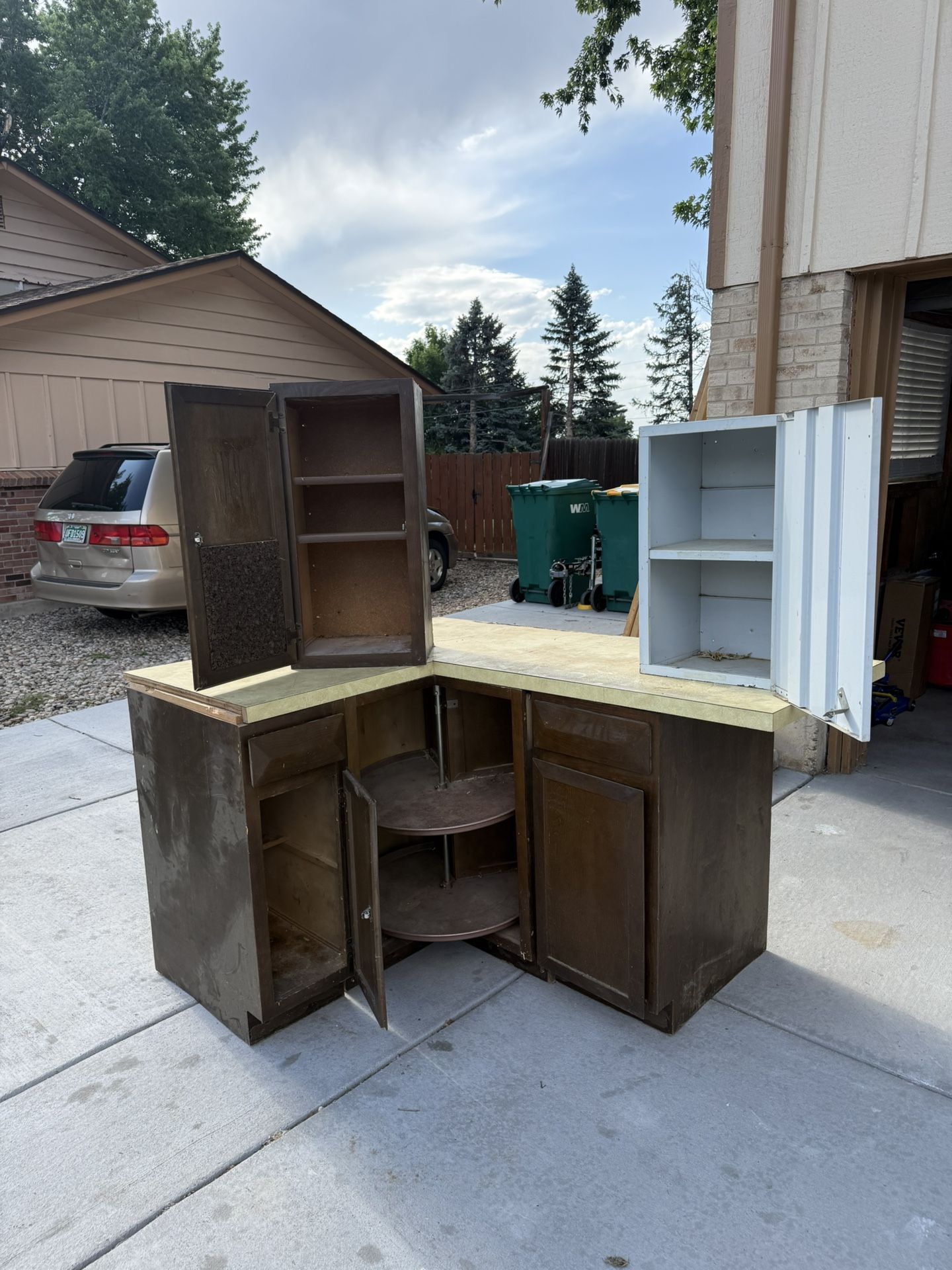 FREE Kitchen Cabinets + Countertop – First Come First Serve