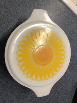Yellow glass flower Pyrex dish Buyer pays shipping if needed