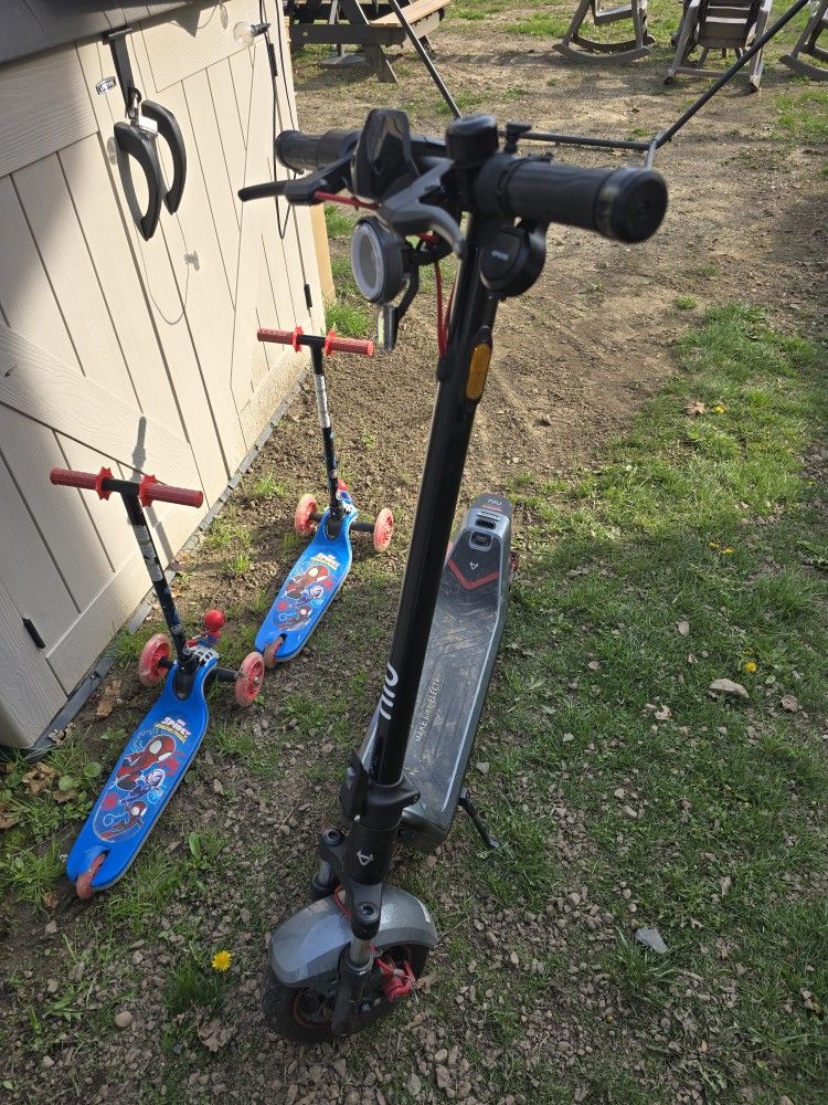 NIU - KQi 300X Foldable Electric Kick Scooter W/ 37 mi Max Range & 23.7 mph Max Speed - Space Grey