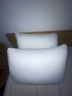 BRAND NEW MEMORY FOAM PILLOW SET