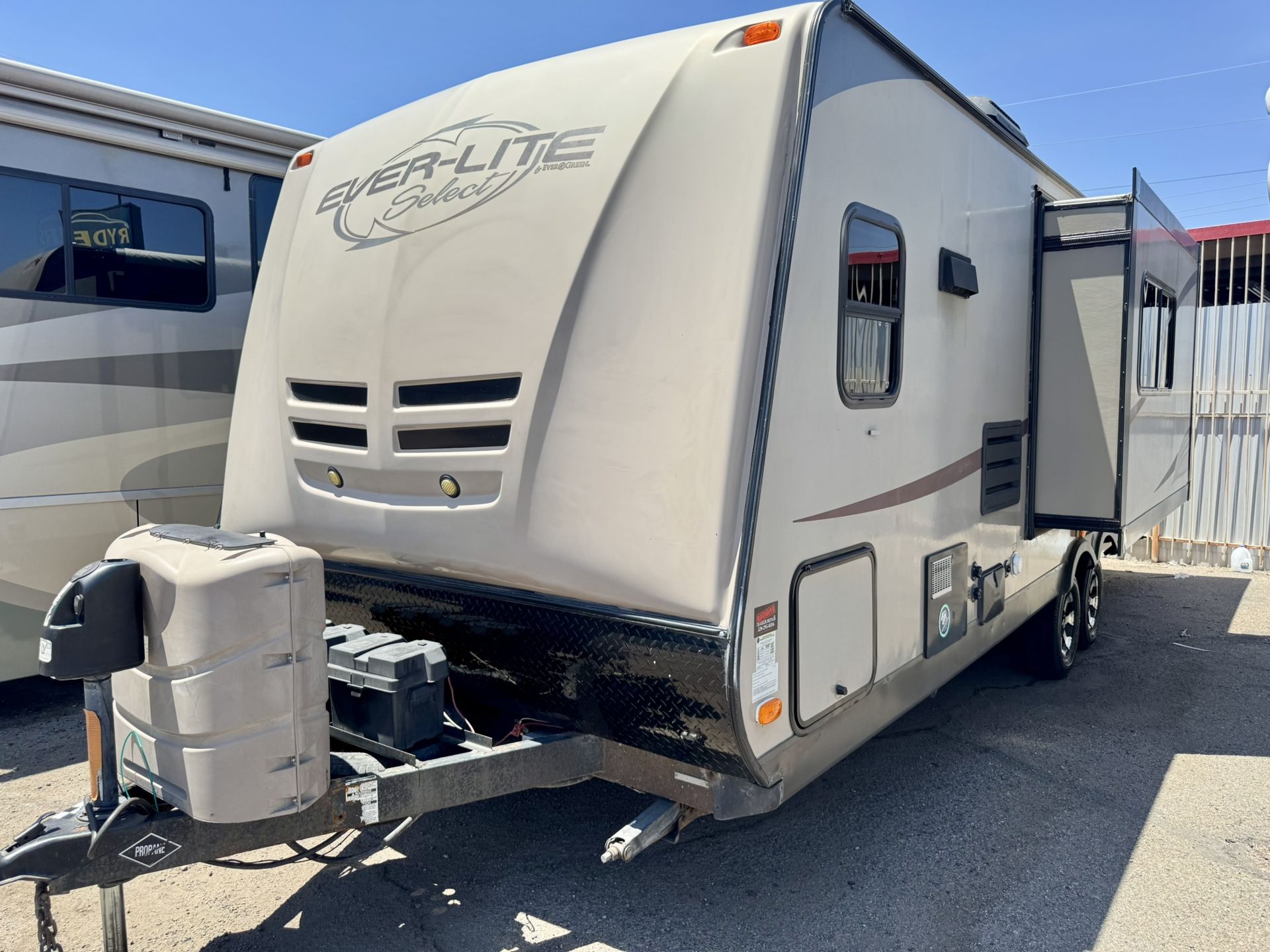 2012 evergreen ever-lite 29ft travel trailer with large slide out