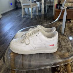 Supreme AF1 Size 7 In Men