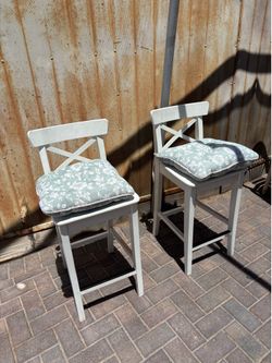🚨 Moving Sale – Vintage Vanity, Produce Cart, Bar Stools & More! Everything Must Go! 🚨