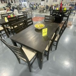 DINING ROOM TABLES ! $99 DOWN !!