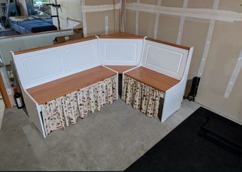 Dinette / Corner Booth