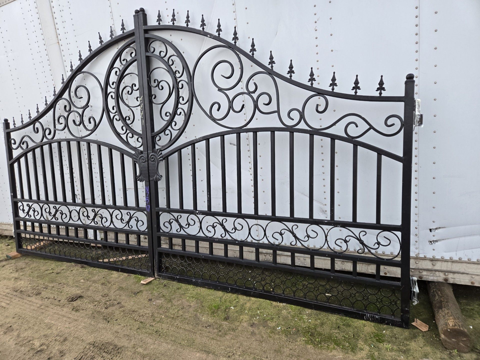 Gate
