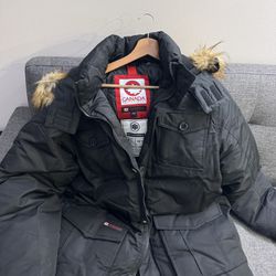 Large Canada Weather Gear Winter Jacket - Never Used