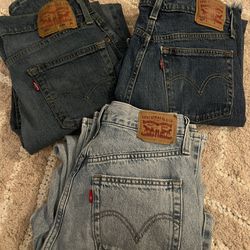 3 pairs of levi’s jeans 